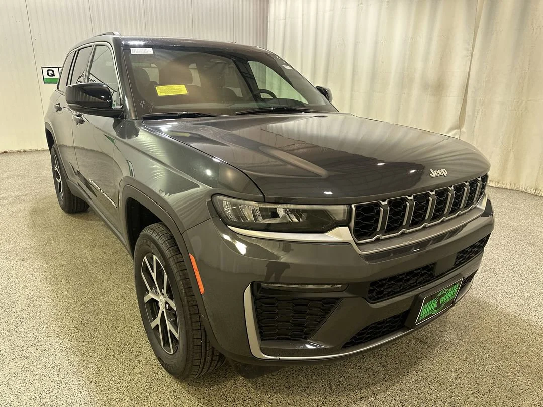 New 2026 Baltic Gray Metallic Clear-Coat Exterior Paint Jeep Limited image 1