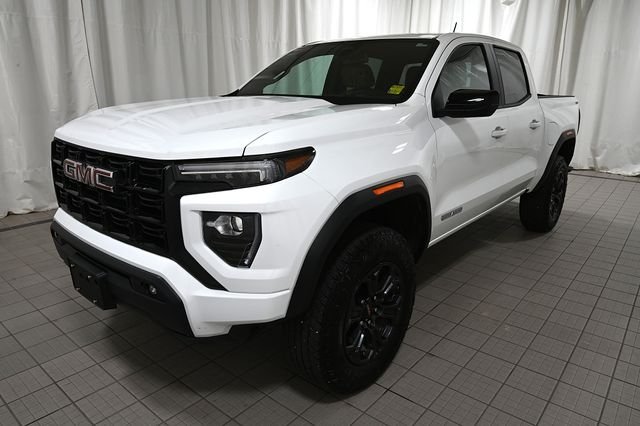 Used 2024 White GMC Elevation image 18