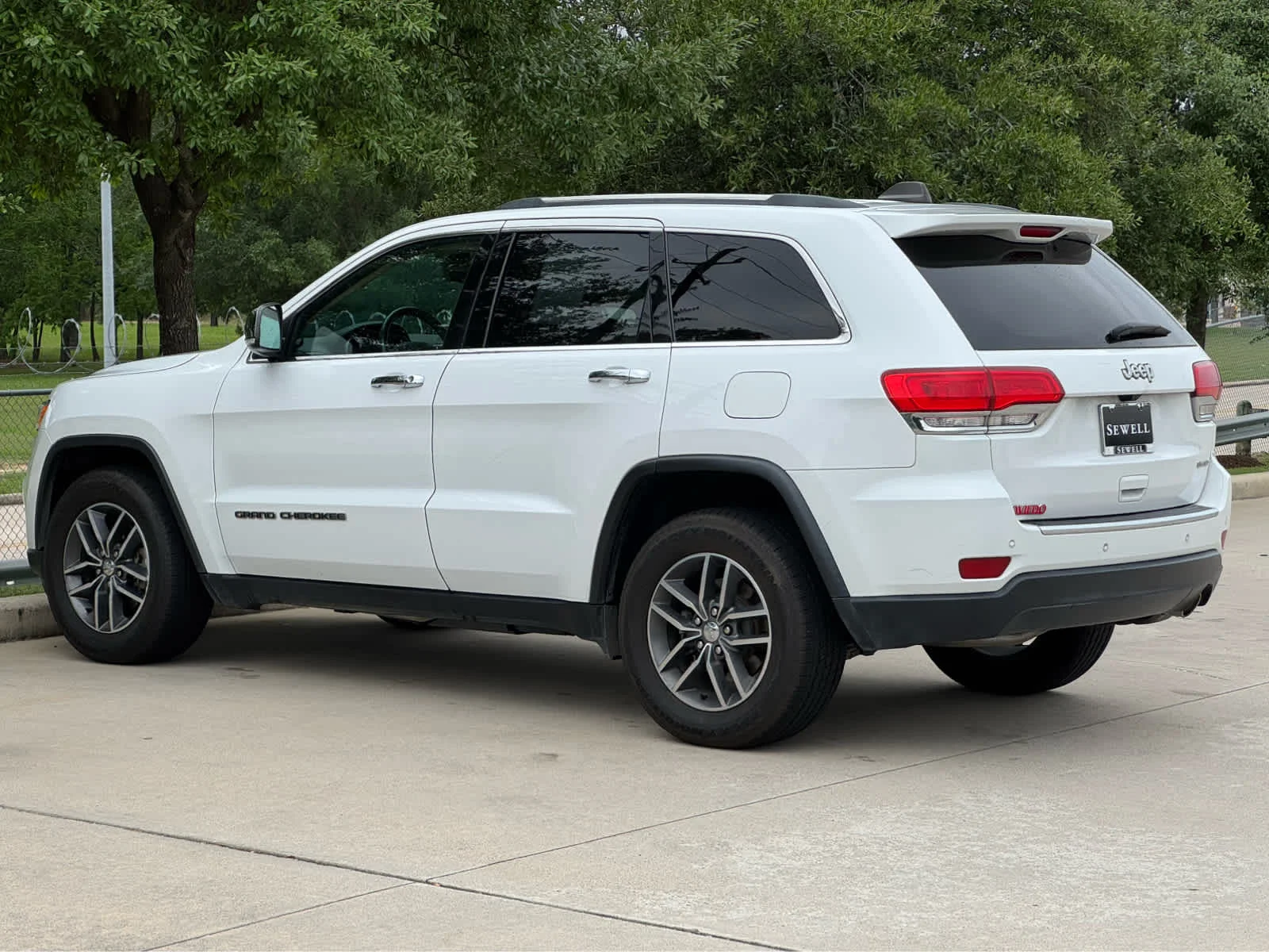 Used 2018 Bright White Clearcoat Jeep Limited image 8