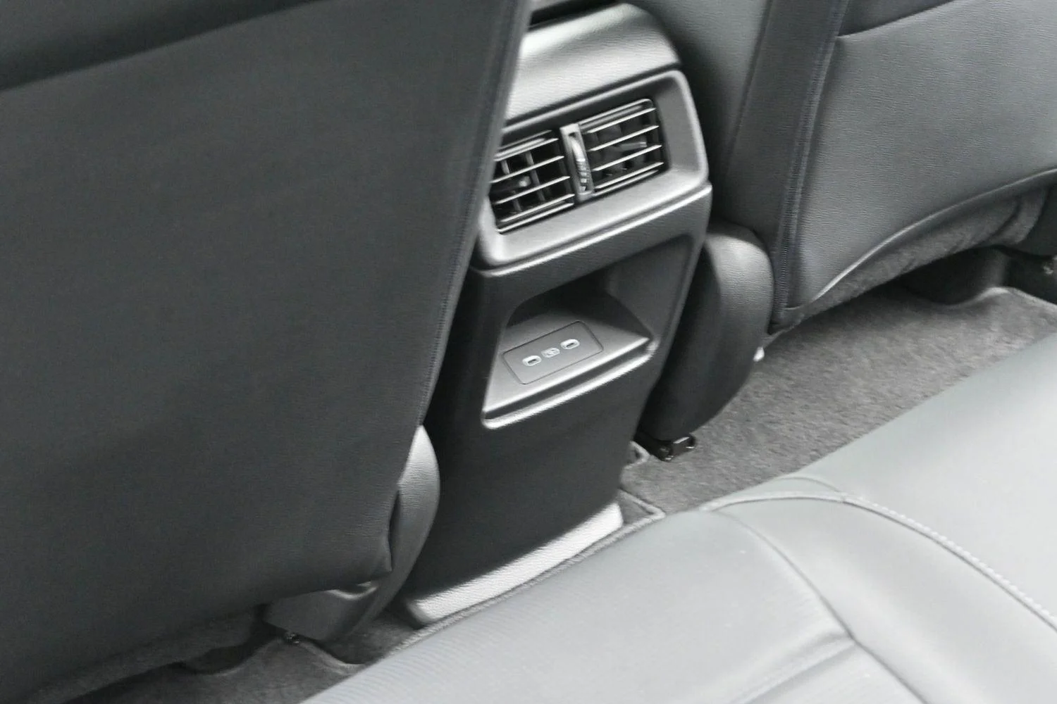 Used 2025 Gray Chrysler Select image 28