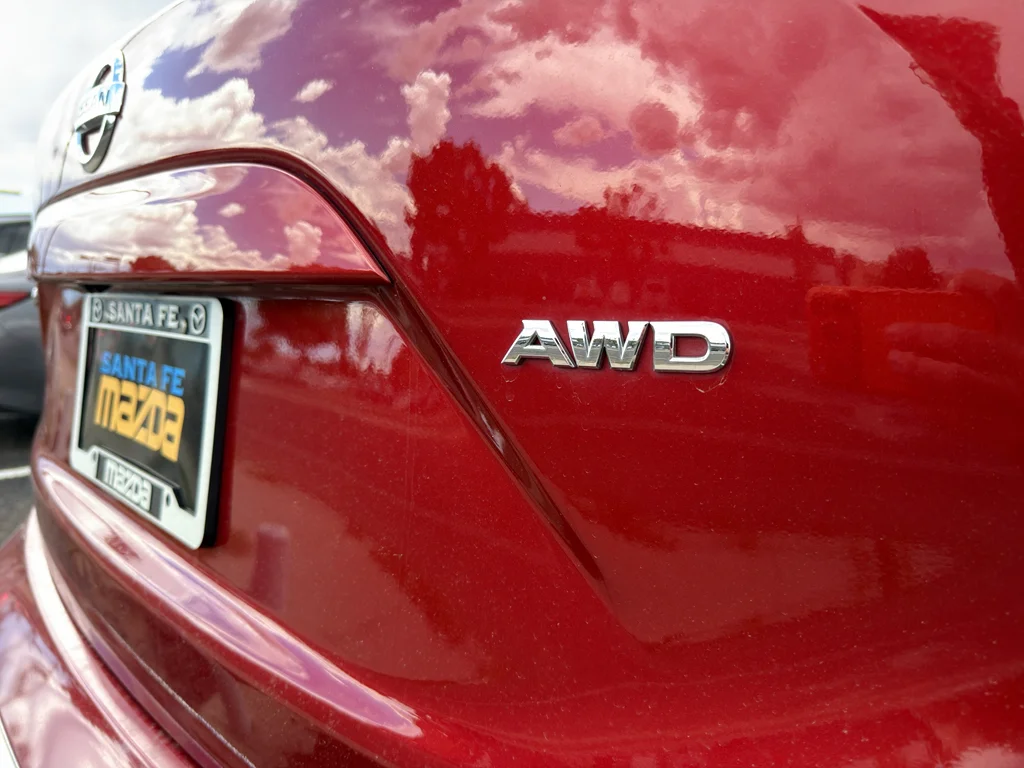 Used 2019 Red Nissan S image 30