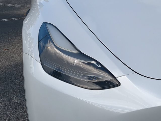 Used 2023  Tesla Performance image 10