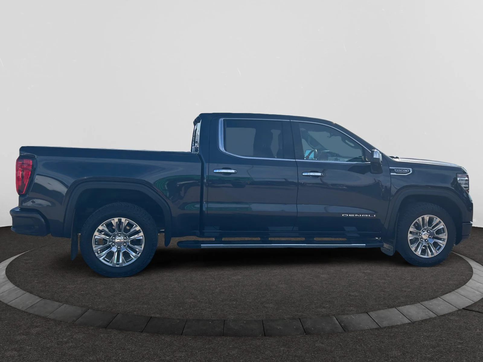 Used 2023 TITANTIUM RUSH GMC Denali Crew Cab image 6