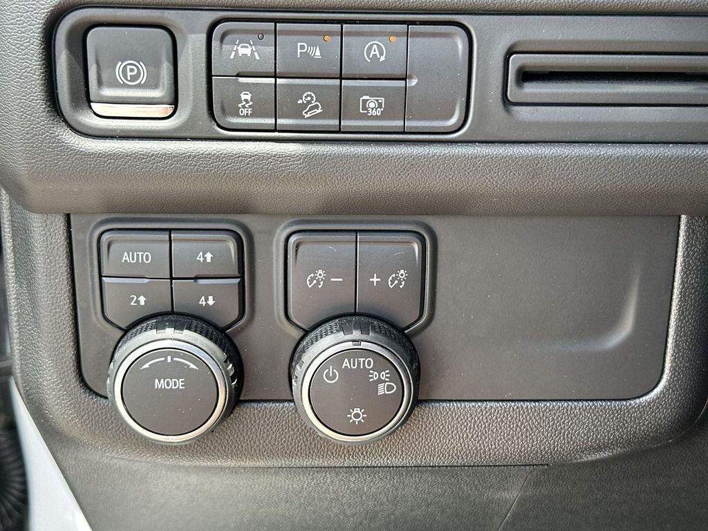 Certified Used 2024 Summit White Chevrolet Z71 image 18