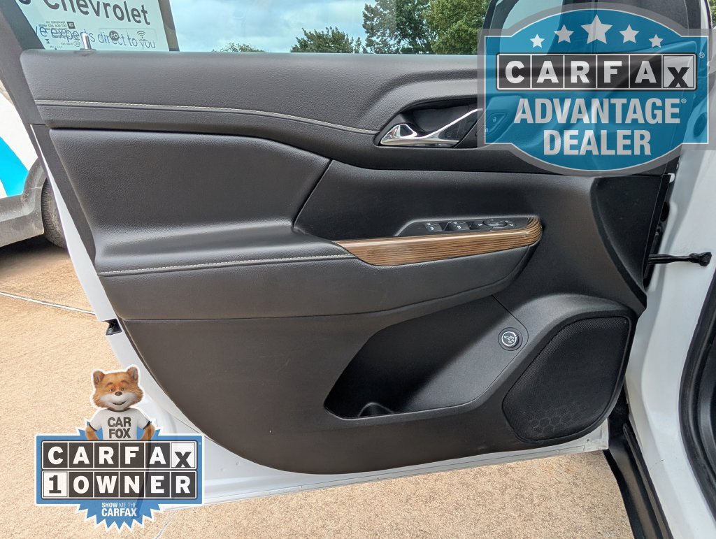 Used 2023 SUMMIT WHITE GMC SLE image 15