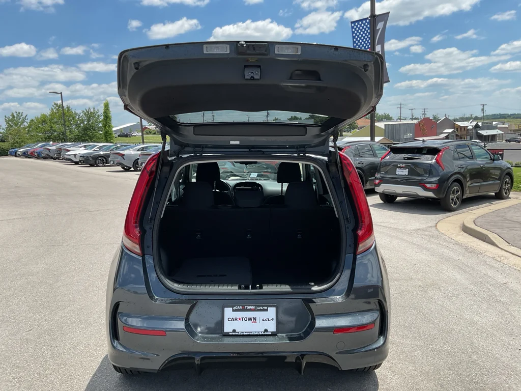 Used 2022 Gravity Gray Kia GT-Line image 17