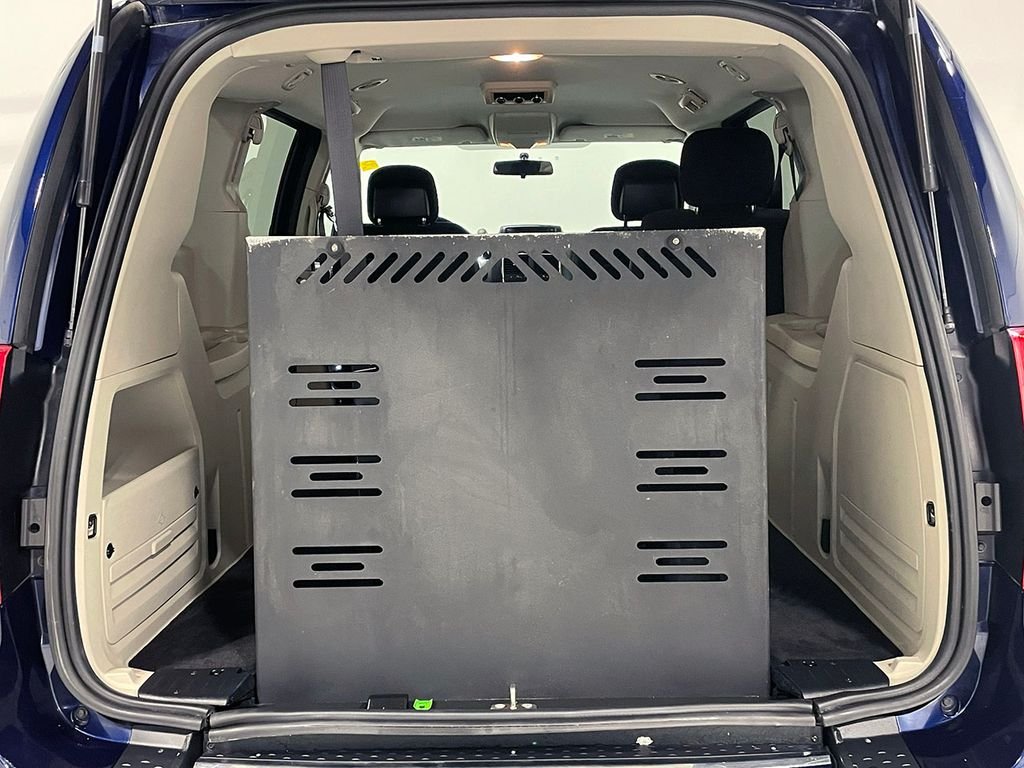 Used 2017 Blue Dodge SE image 7