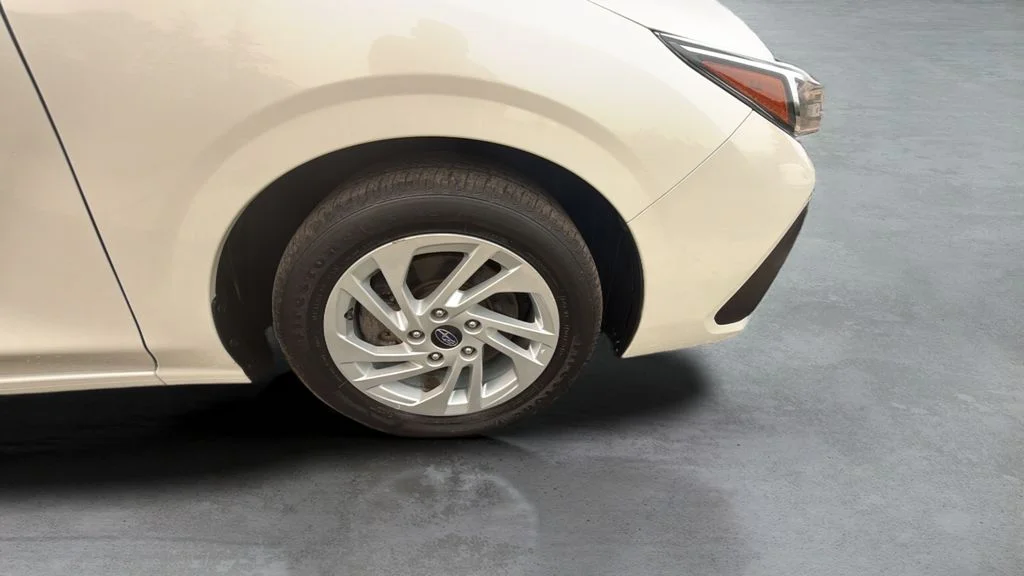 Used 2024 White Subaru Base image 17
