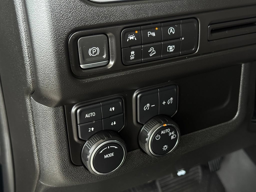 Used 2023 Black Chevrolet Z71 image 35