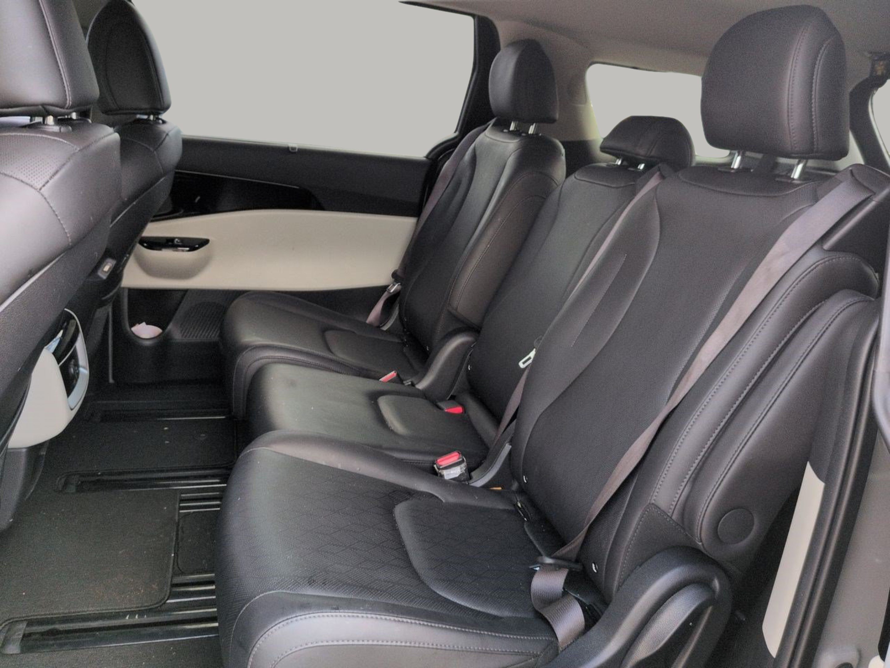 Used 2024 Ceramic Silver Kia EX image 18