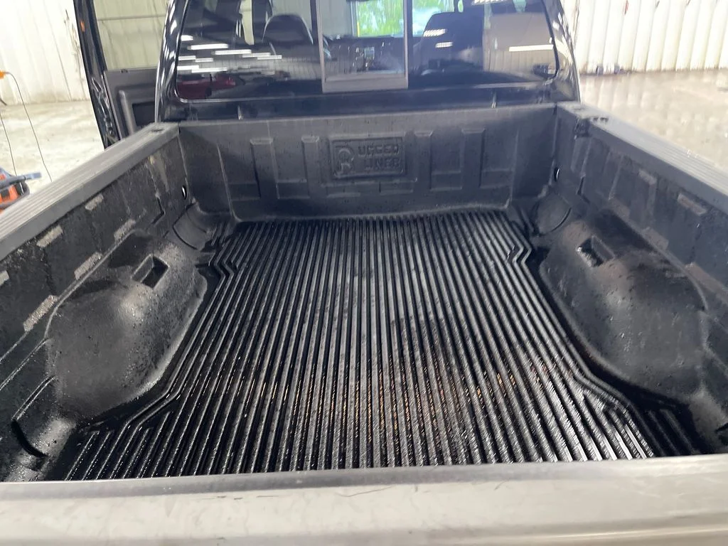 Used 2010  Ford XL image 28