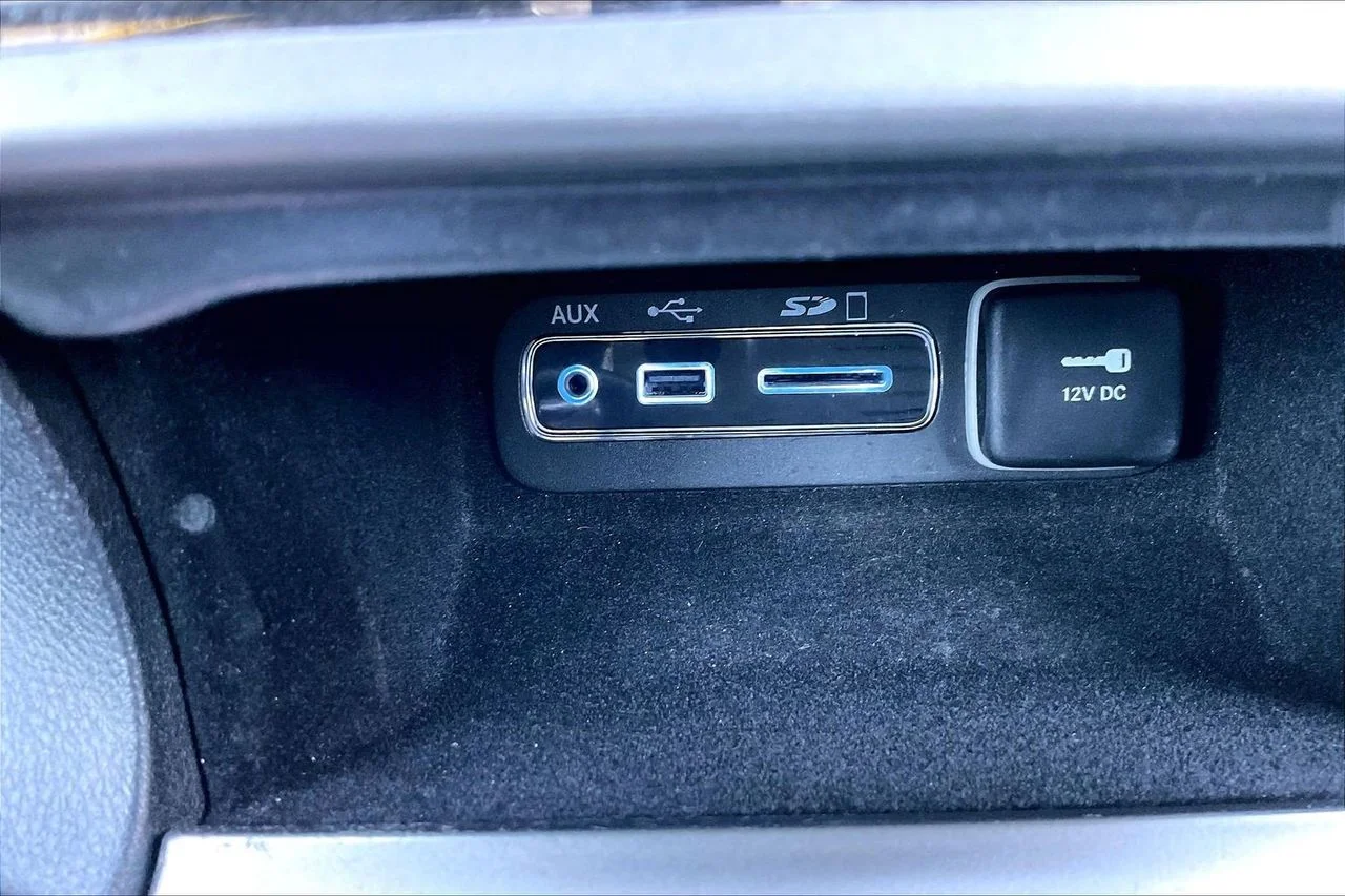 Used 2017 White Jeep Altitude image 17