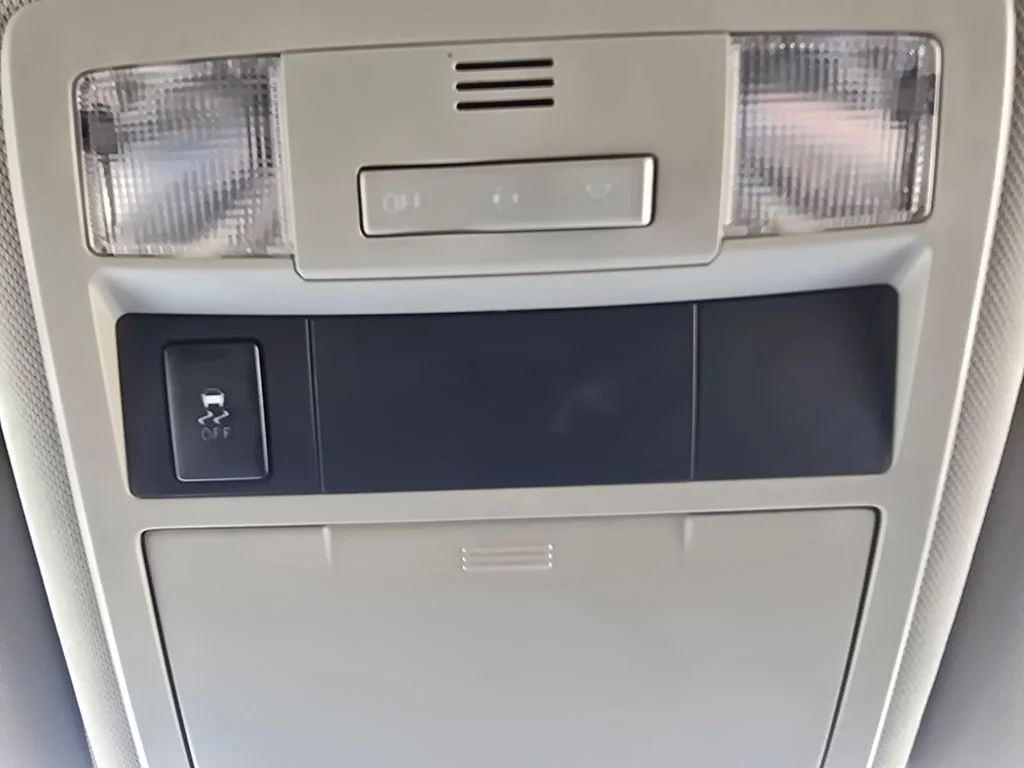 Used 2017 White Toyota SR5 image 33