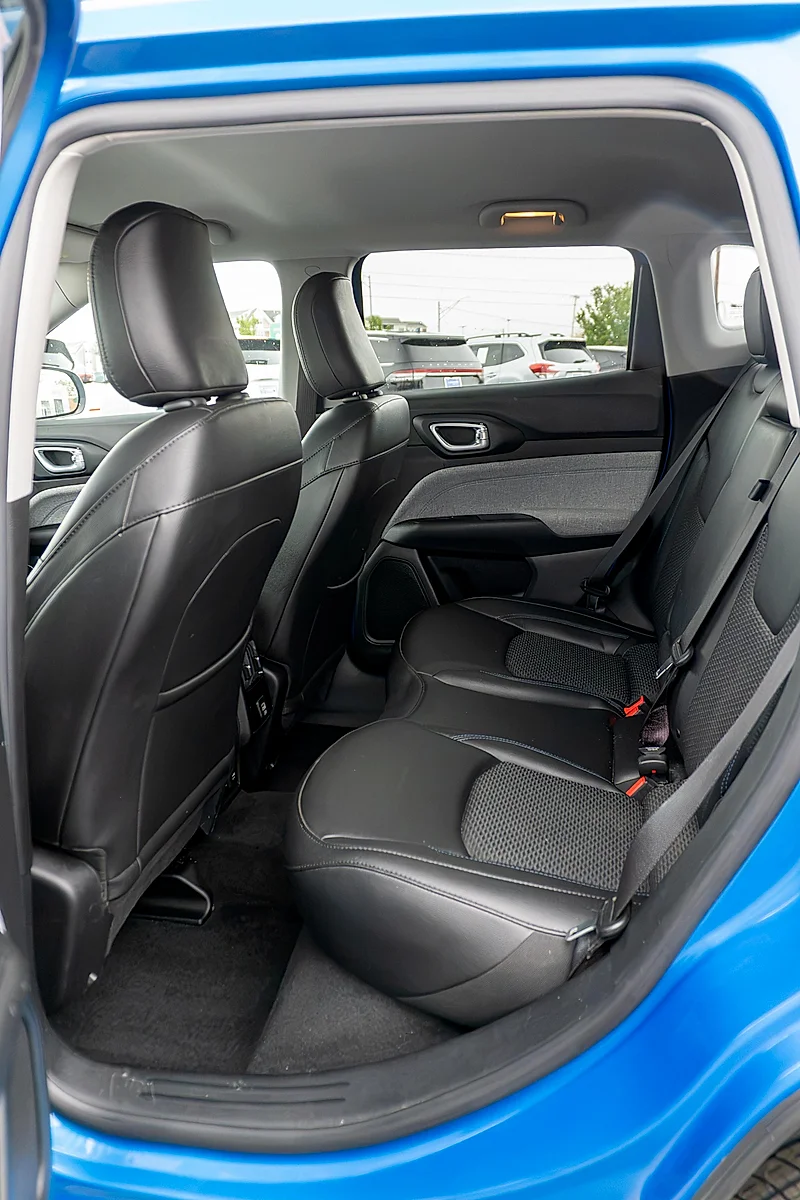 Used 2022 Laser Blue Pearlcoat Jeep Latitude 4x4 image 11