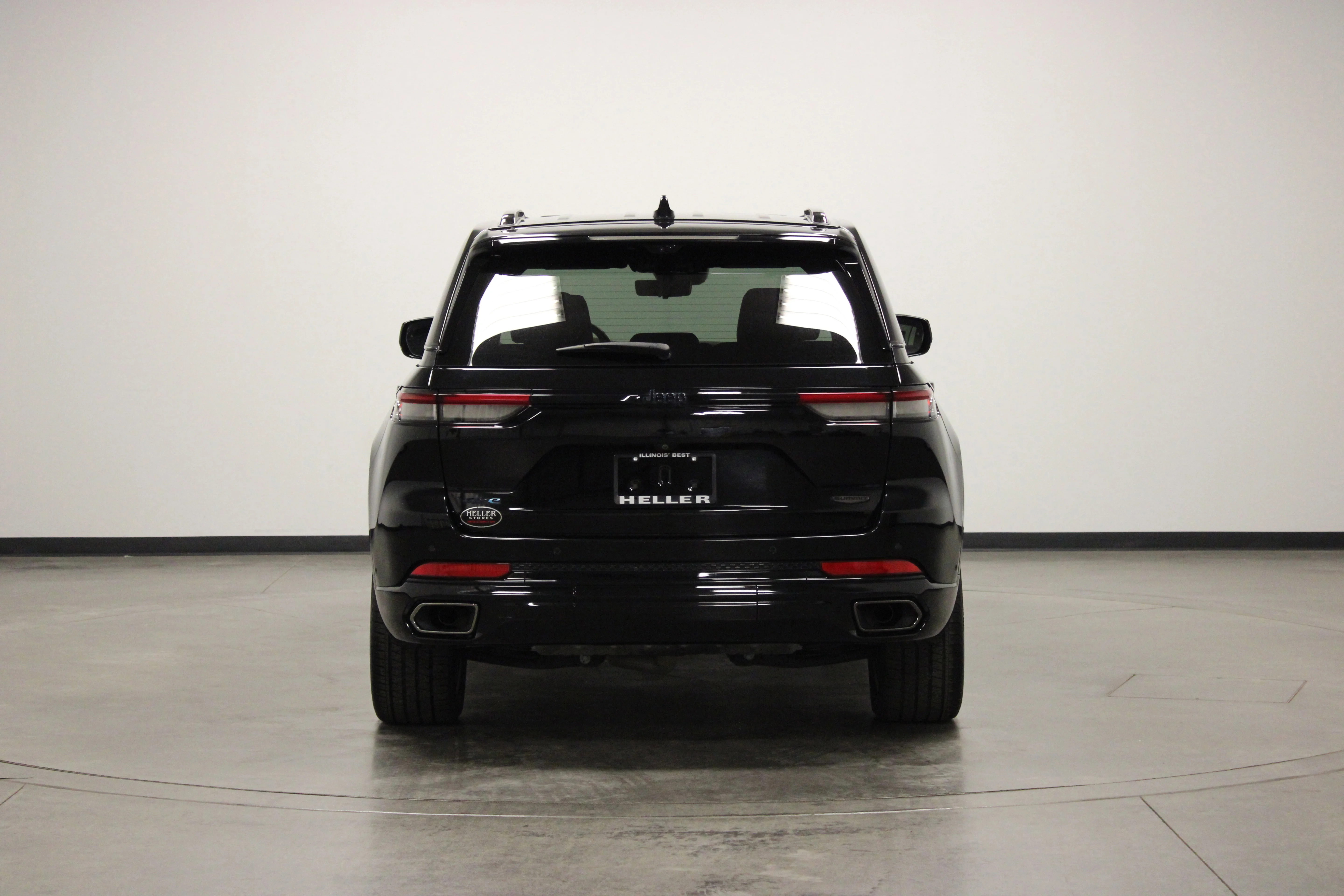Used 2023 Diamond Black Crystal Pearlcoat Jeep Summit Reserve 4xe image 7