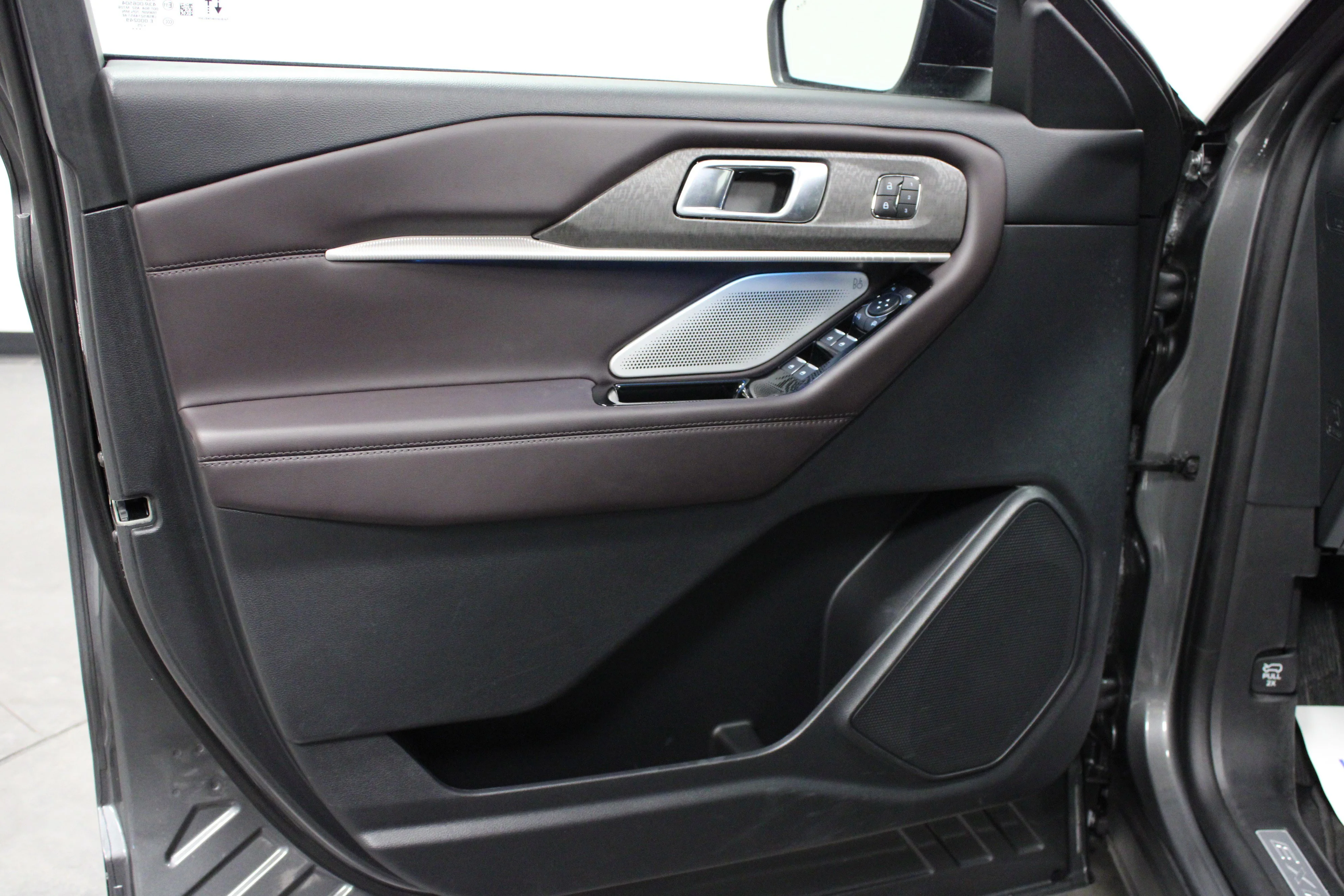 Used 2025 Gray Metallic Ford Platinum image 11