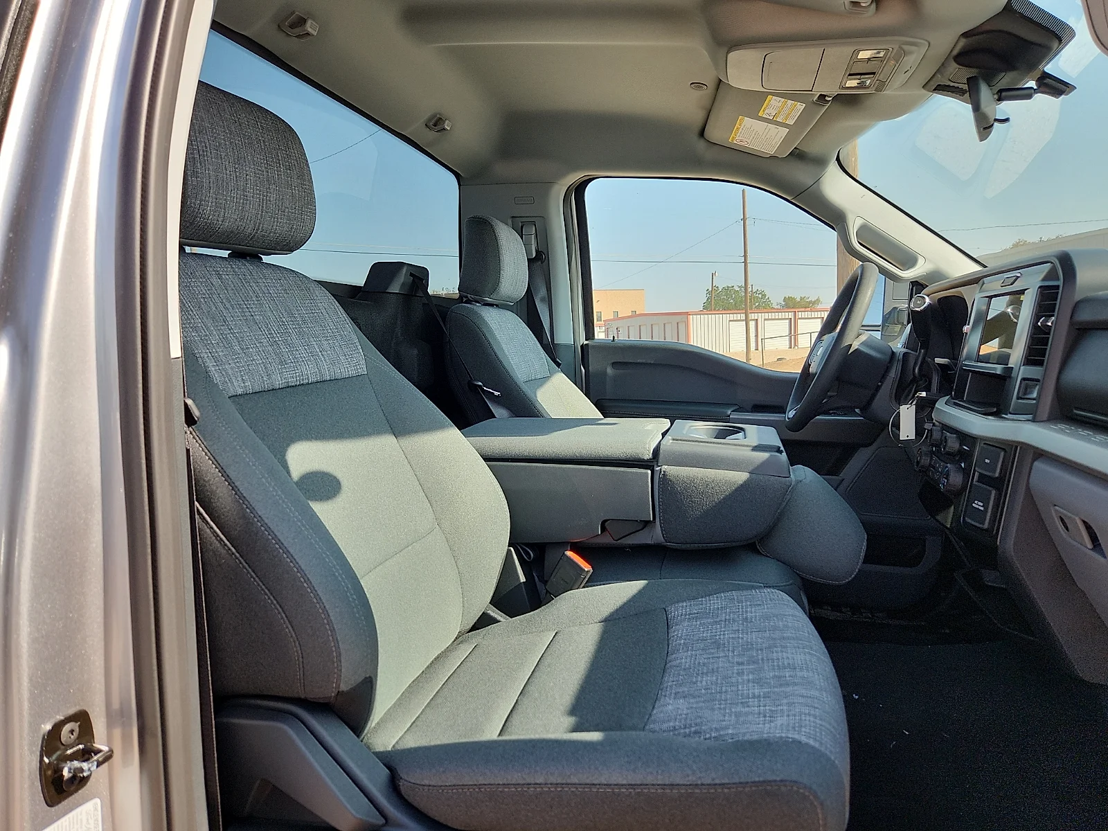 New 2027 Iconic Silver Metallic Ford XLT image 18