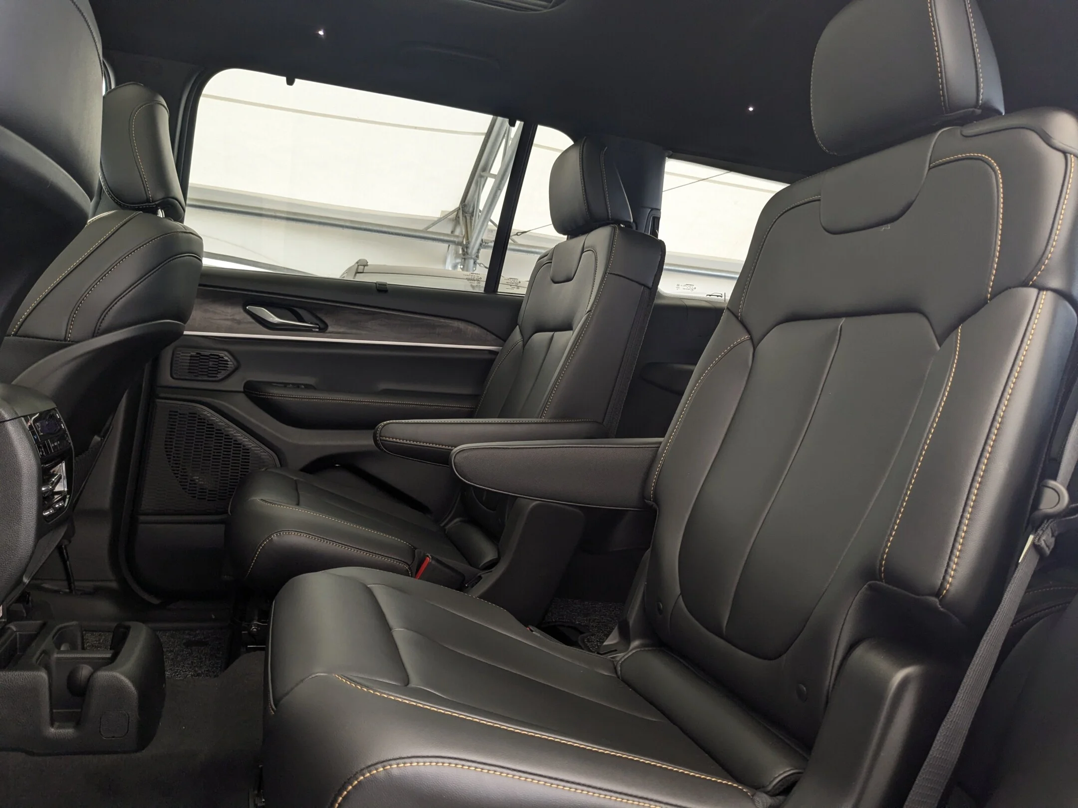 New 2026 Black Jeep 85th Anniversary - - Pkg 2C7 - CommandView Pano Sunroof - 2nd Row Captains - Trailer Tow & More! image 29