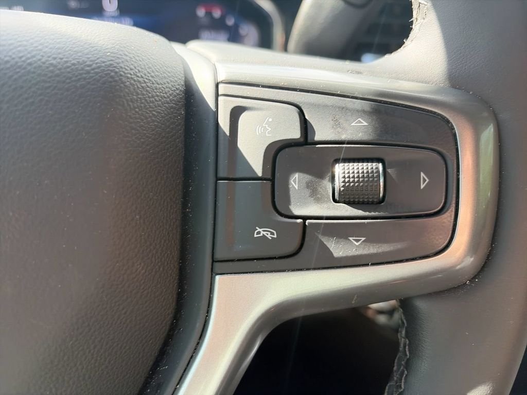 Used 2025 White Chevrolet LT image 25