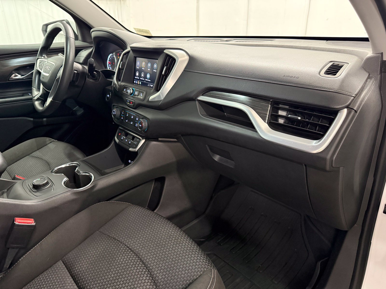 Used 2024 White GMC SLE image 24