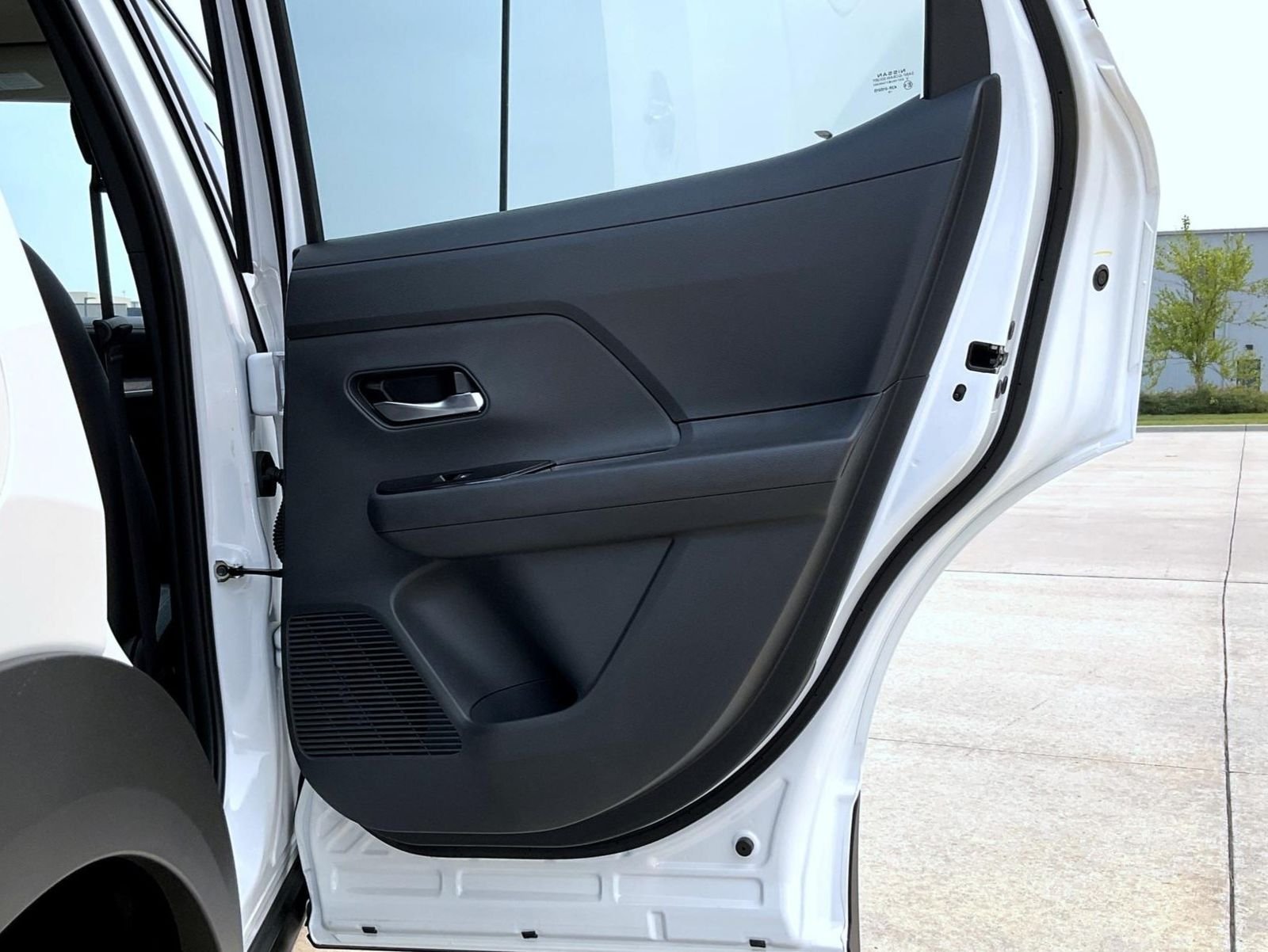 New 2026 Aspen White TriCoat / Super Black Two-tone Nissan SV image 18