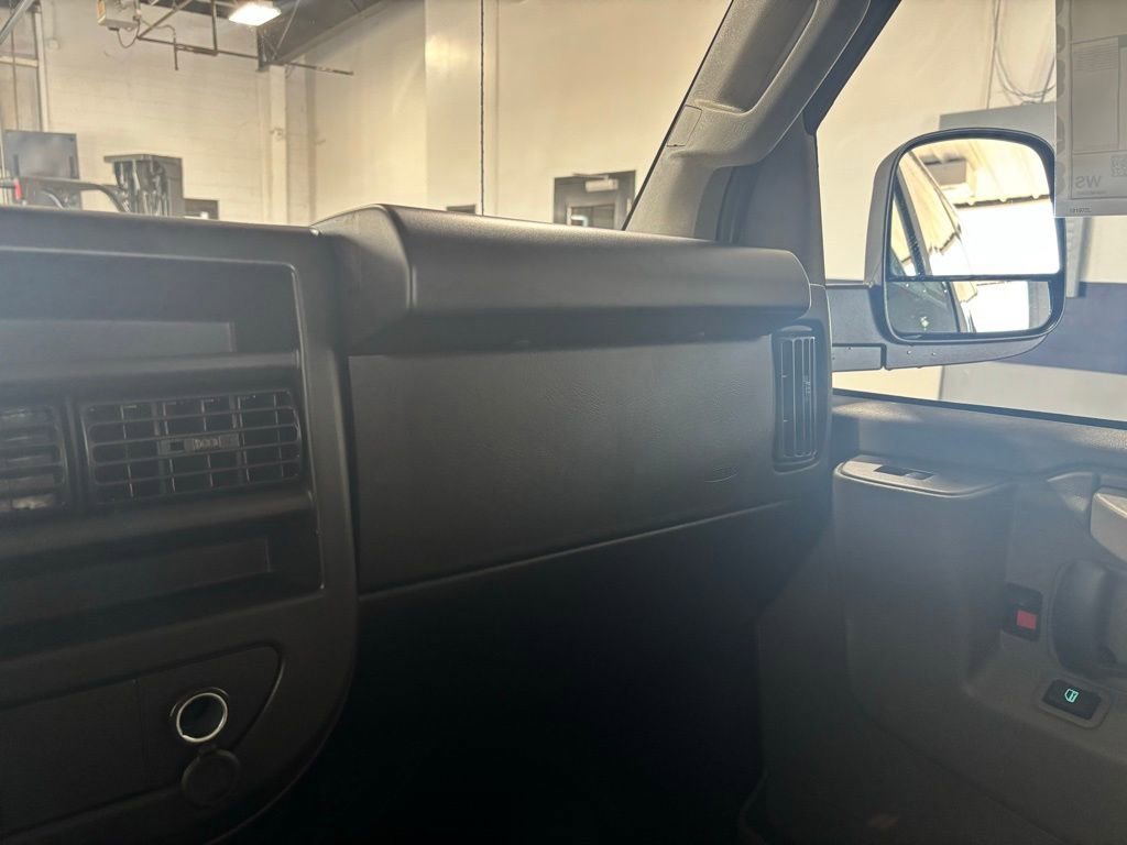 2025 Chevrolet Express Cargo Work Van - Photo 33