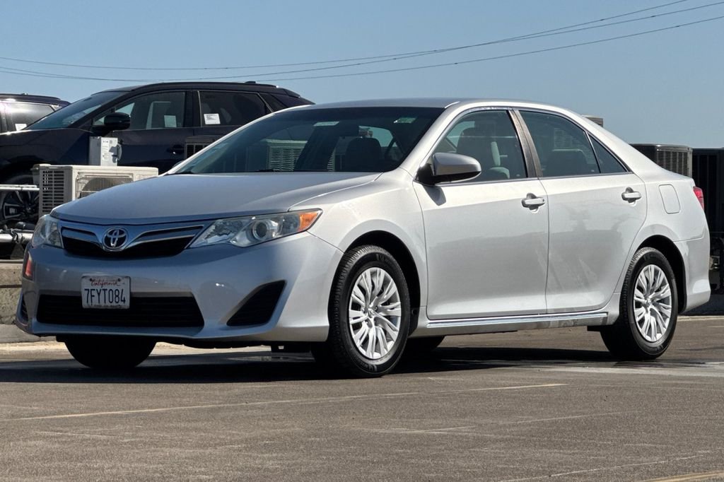 Used 2014 Silver Toyota LE image 8