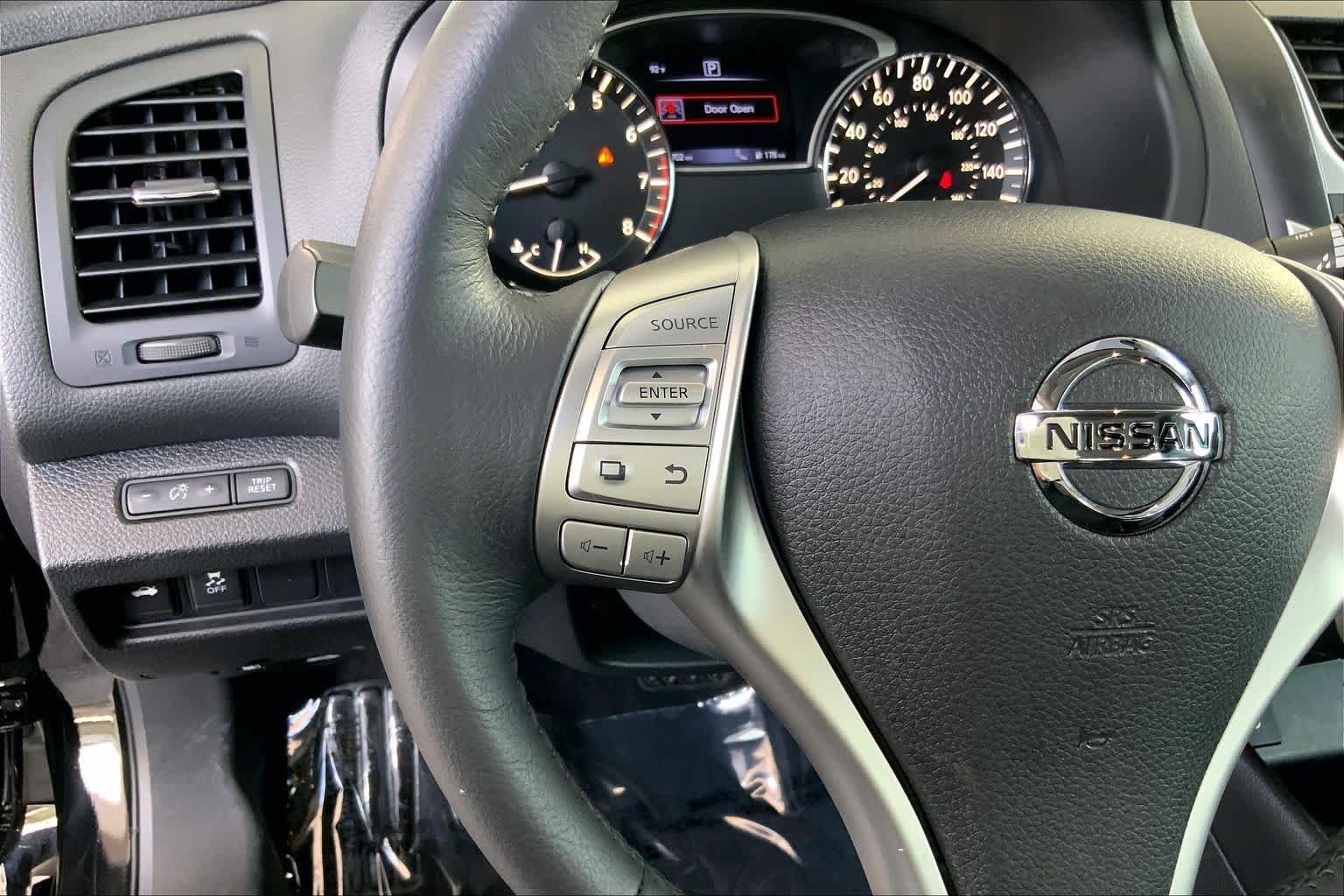 Used 2016 Super Black Nissan 2.5 SV image 24