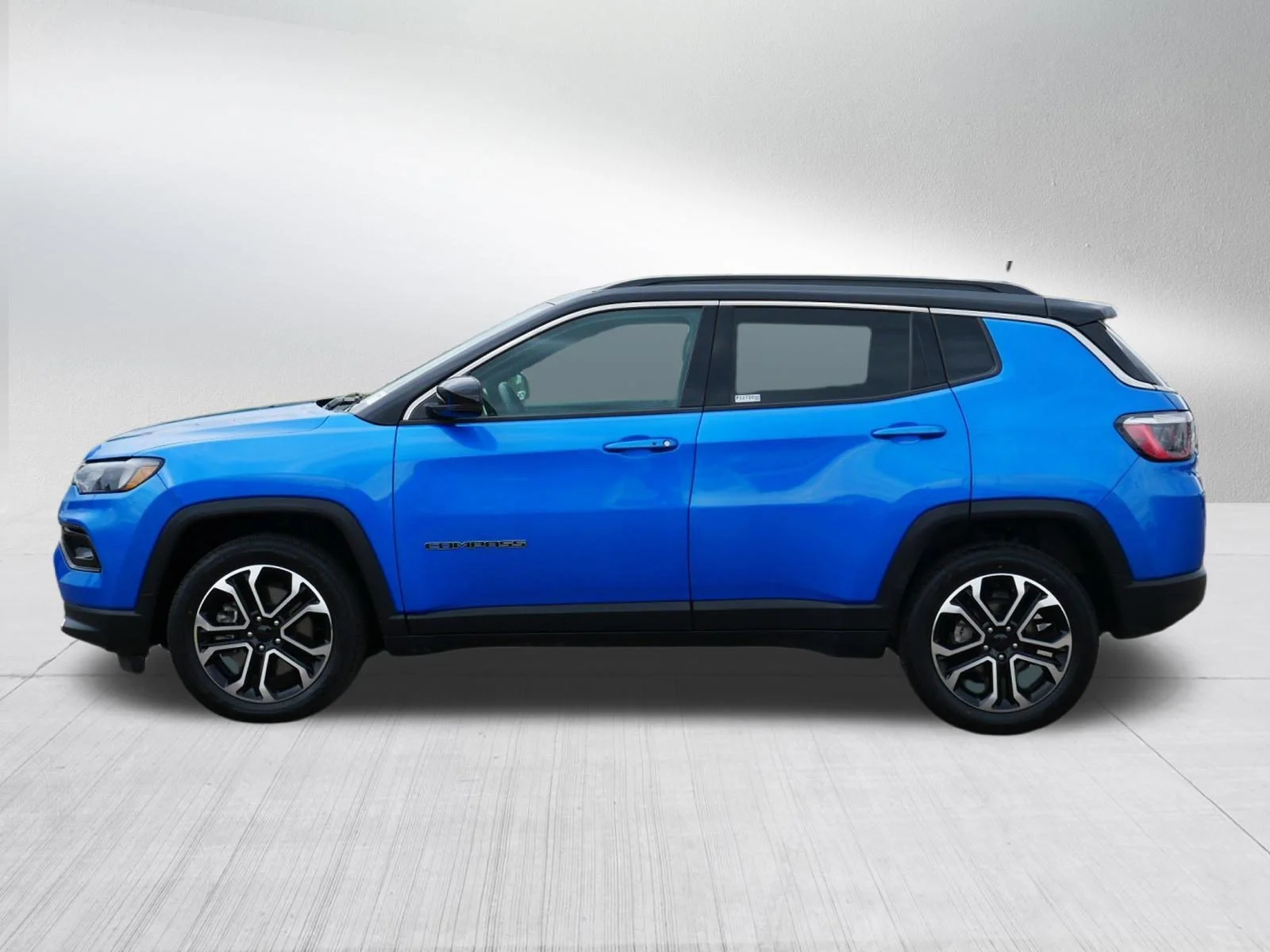 Certified Used 2024 Hydro Blue Pearlcoat Jeep Limited image 4