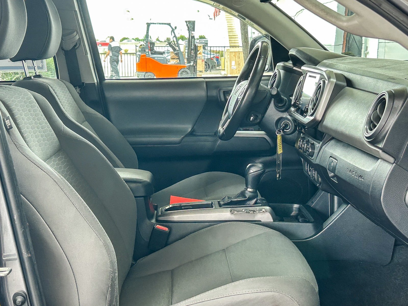 Used 2018 MAGNETIC GRAY MET TOYOTA TRUCK SR5 image 16