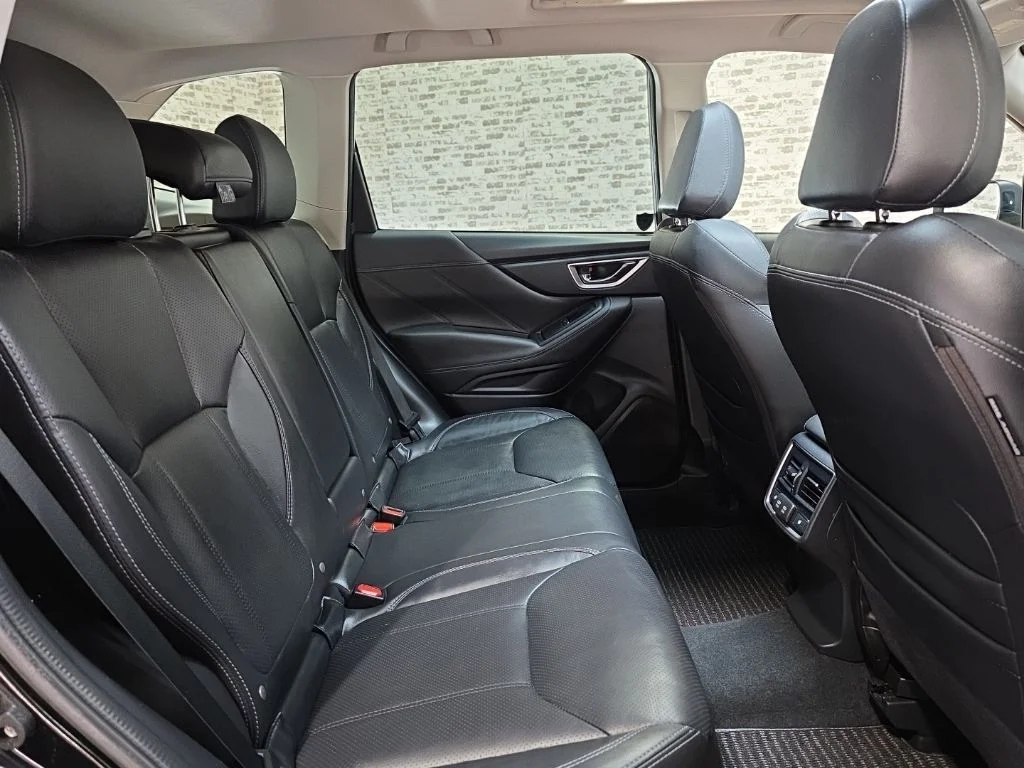 Used 2021 Crystal Black Silica Subaru Touring image 10