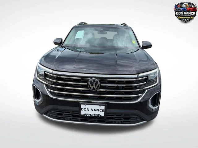Used 2025 Black Volkswagen 2.0T SE w/Technology image 8