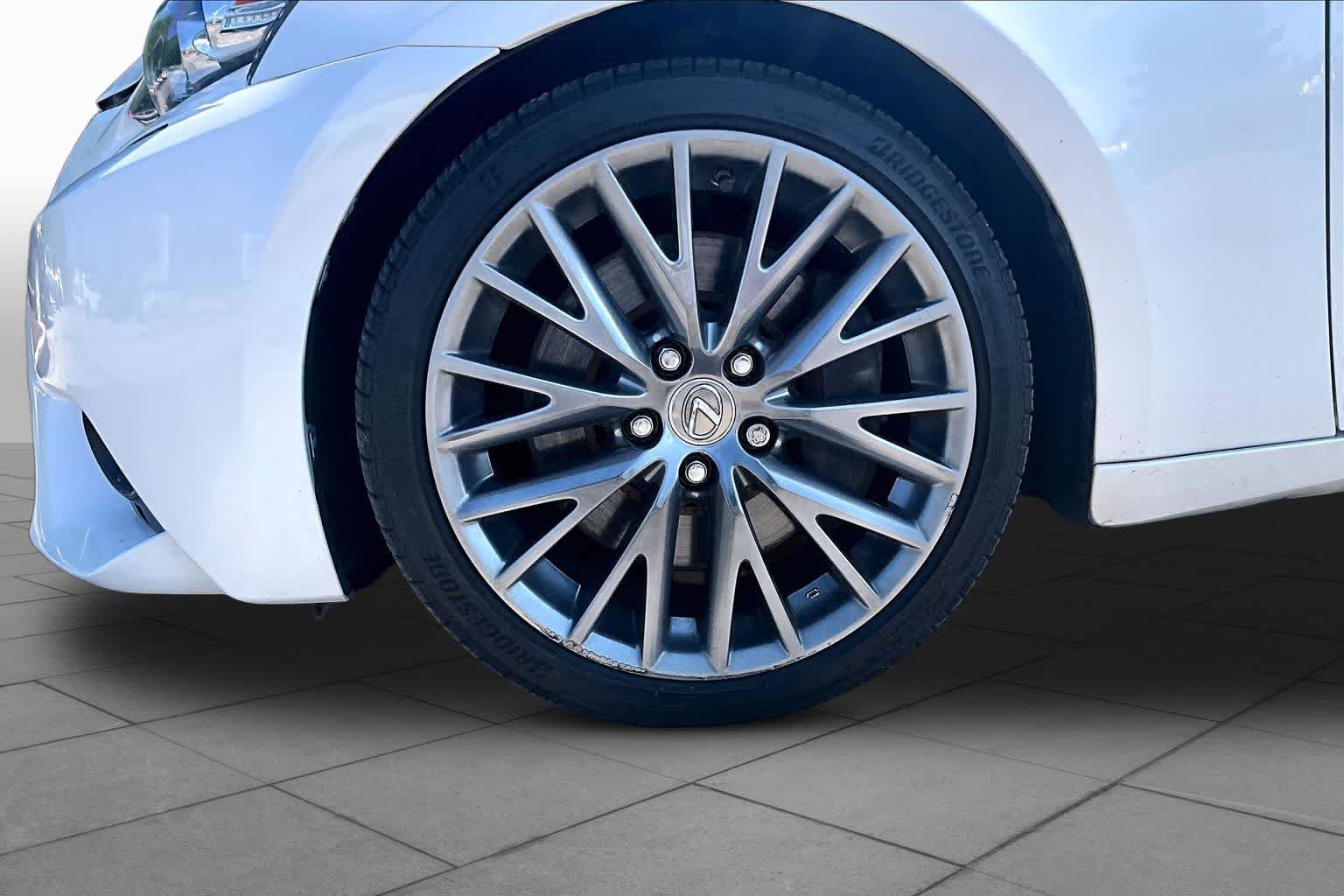 Used 2016 Eminent White Pearl Lexus  image 11