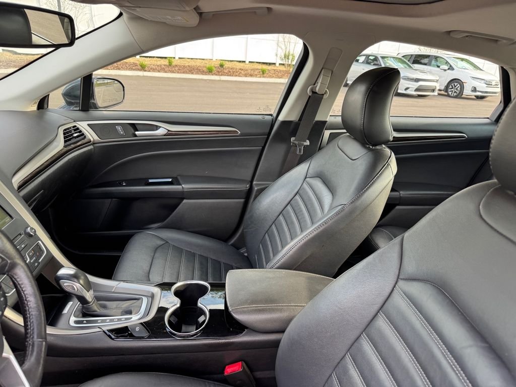 Used 2016 Black Ford SE image 7