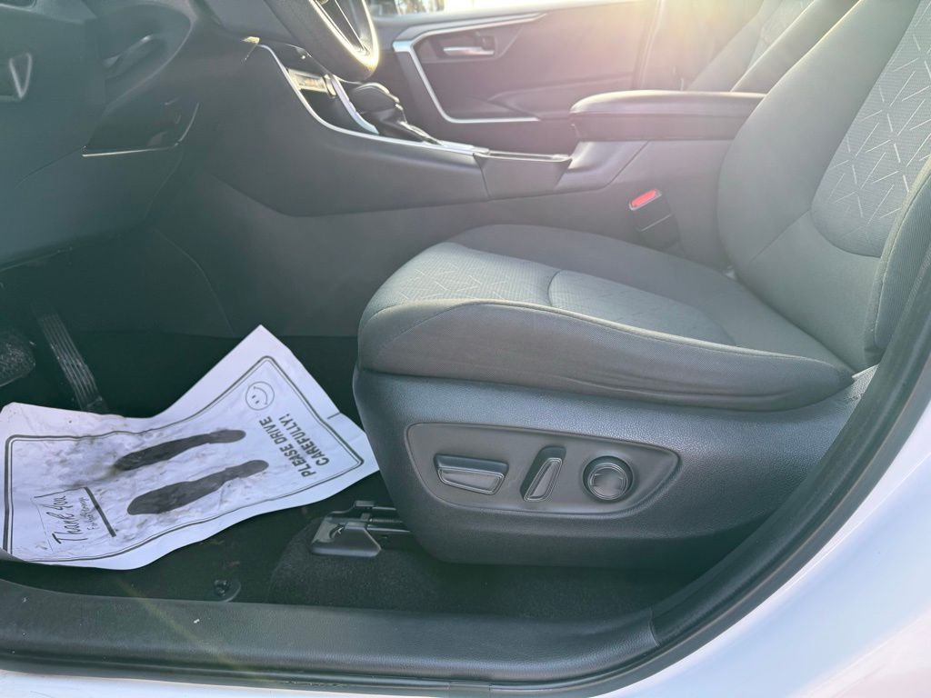 2023 Toyota RAV4 XLE - Photo 10