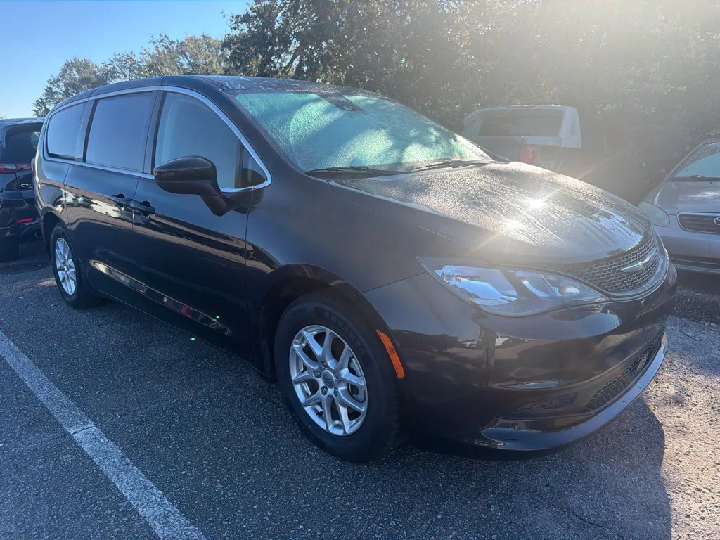 2023 Chrysler Voyager LX