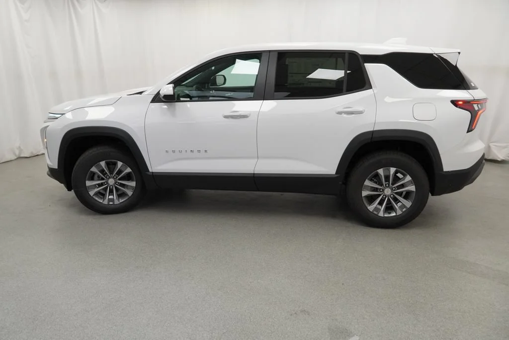 New 2027 Summit White Chevrolet LT image 39