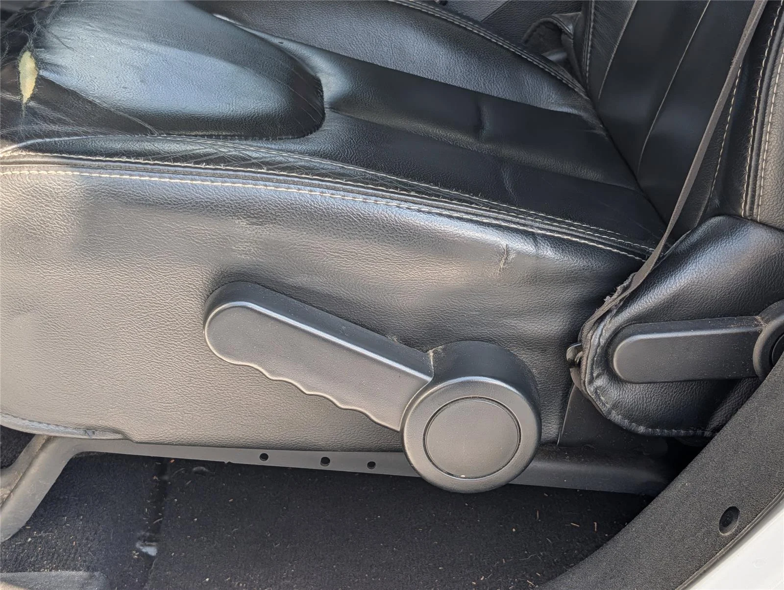 Used 2014 Bright White Clearcoat Jeep Sahara image 10