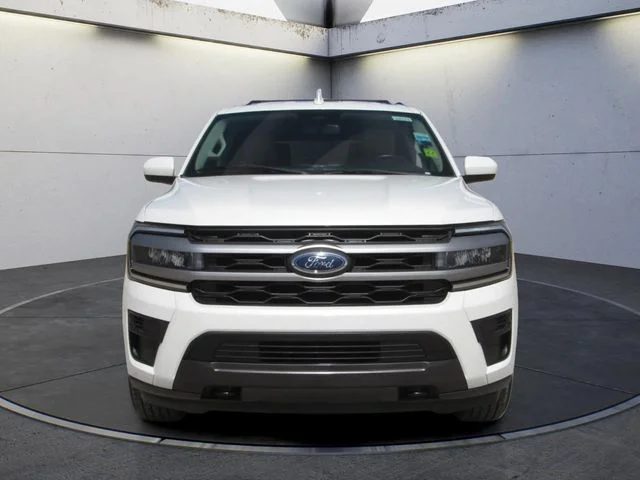 Used 2022 White Metallic Ford XLT image 3