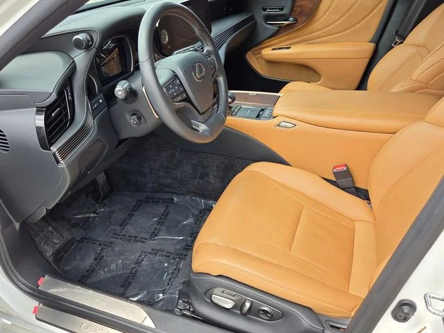 Used 2022 White Lexus 500 Base image 7