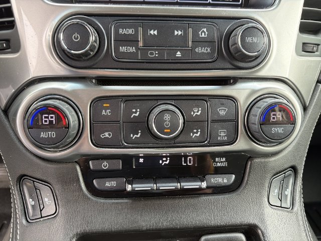 Used 2019 IRIDESCENT PEARL TRICOAT Chevrolet LT image 21