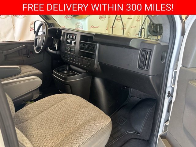 2025 Chevrolet Express Passenger LT - Photo 28