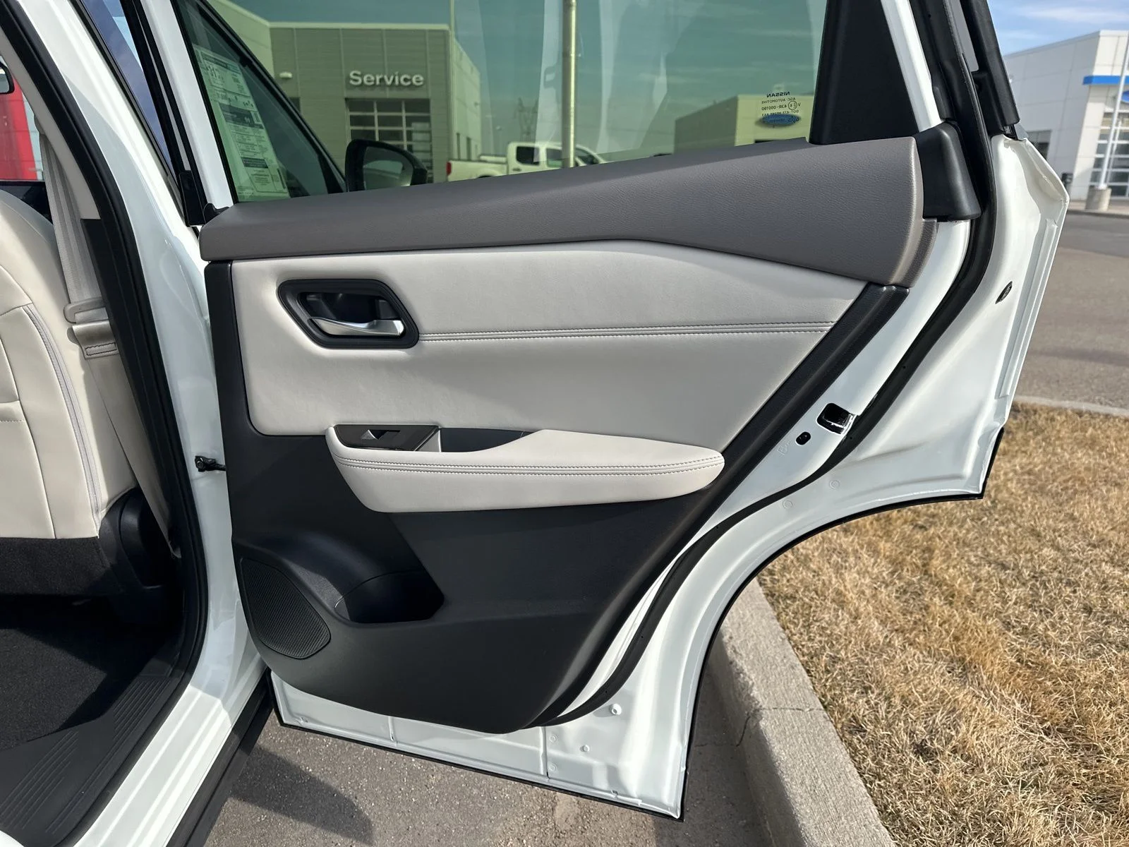 New 2026 Everest White Pearl TriCoat Nissan Dark Armor™ image 29