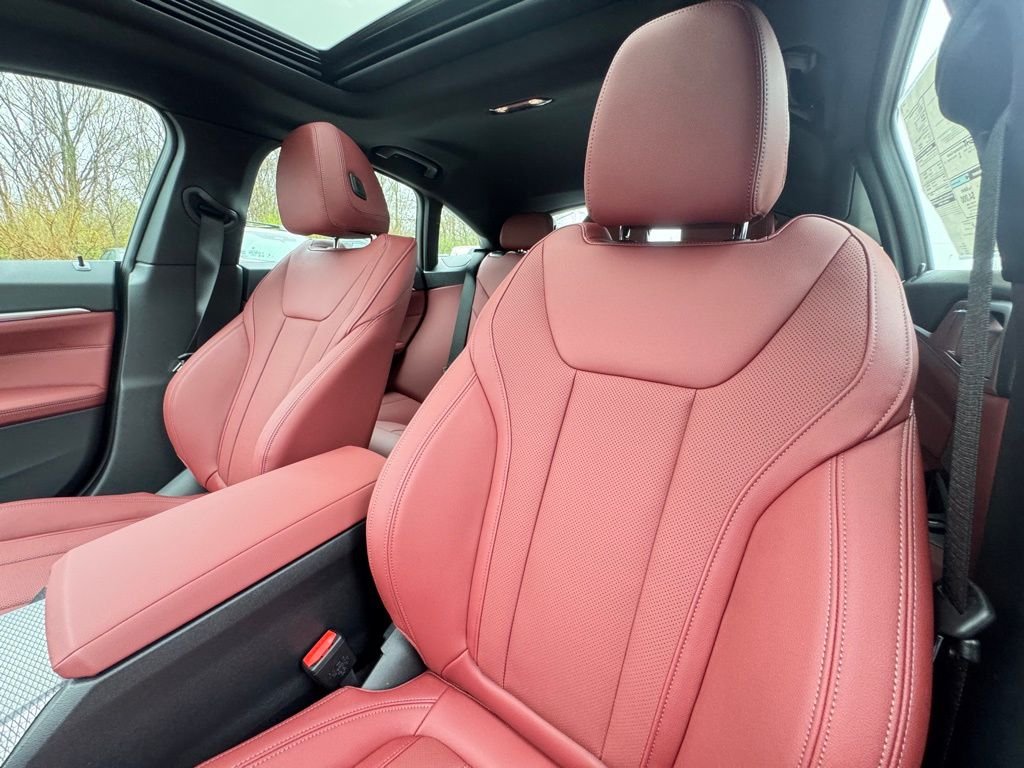 New 2026 Black Sapphire Metallic BMW xDrive40 image 19