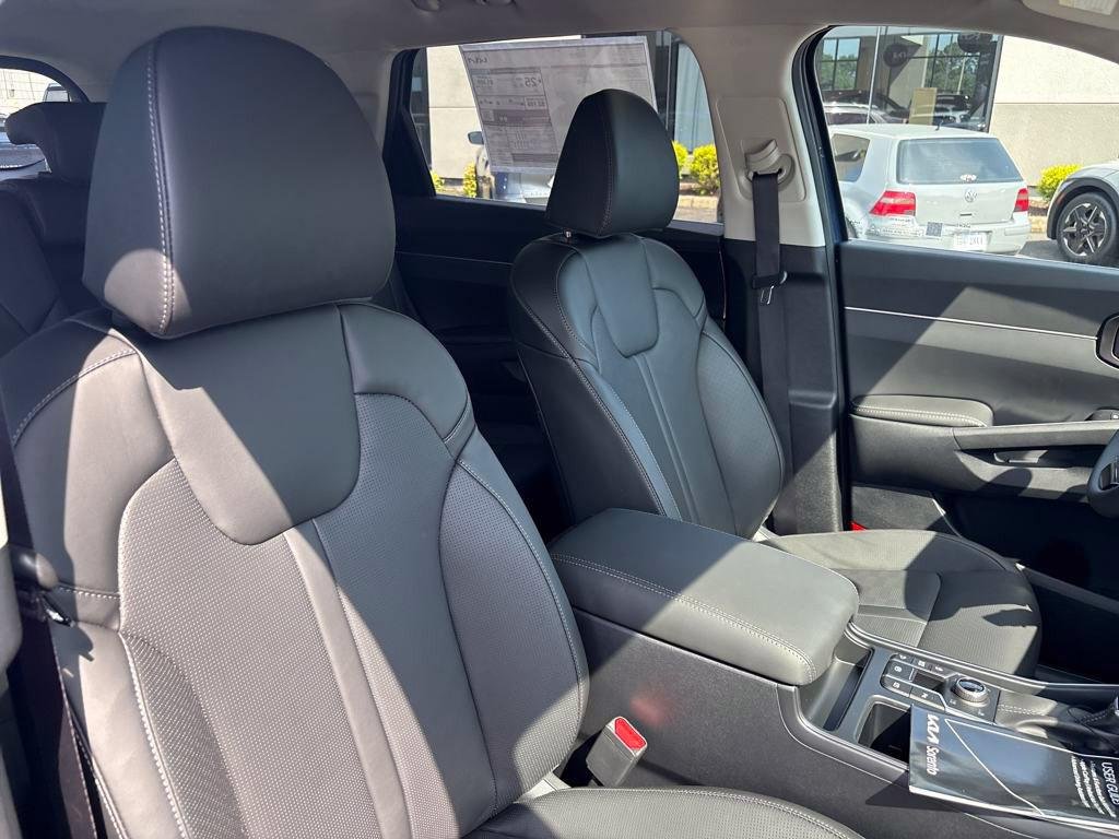 2025 Kia Sorento S - Photo 32