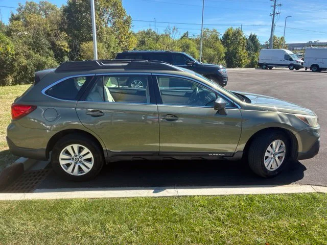 Used 2018 Green Subaru 2.5i image 8