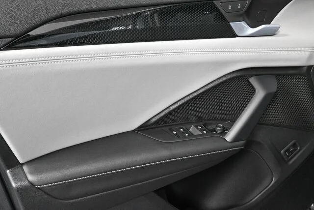 New 2026 Platinum Gray Metallic Volkswagen SE image 7