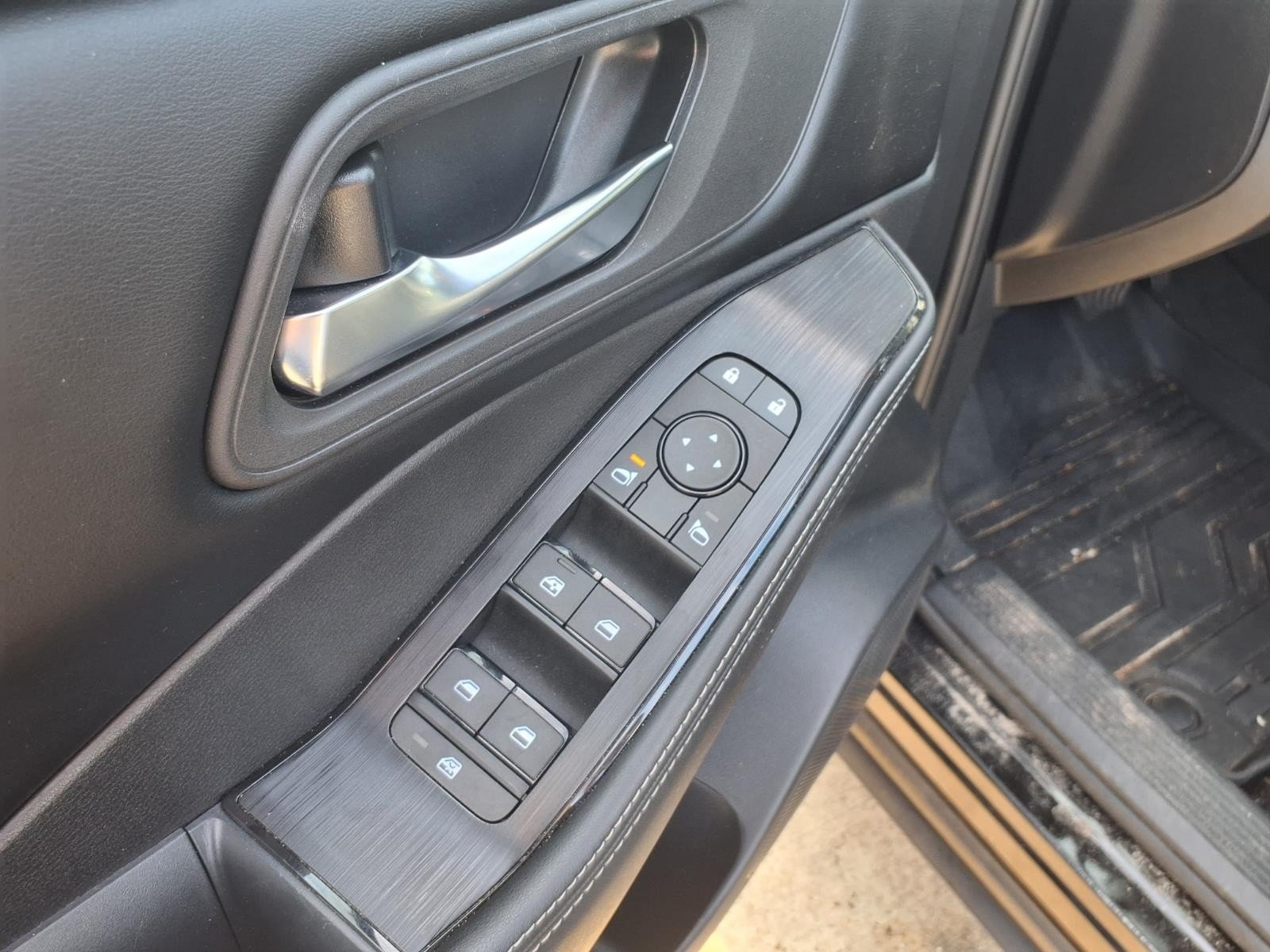 2024 Nissan Rogue photo 17 of 25