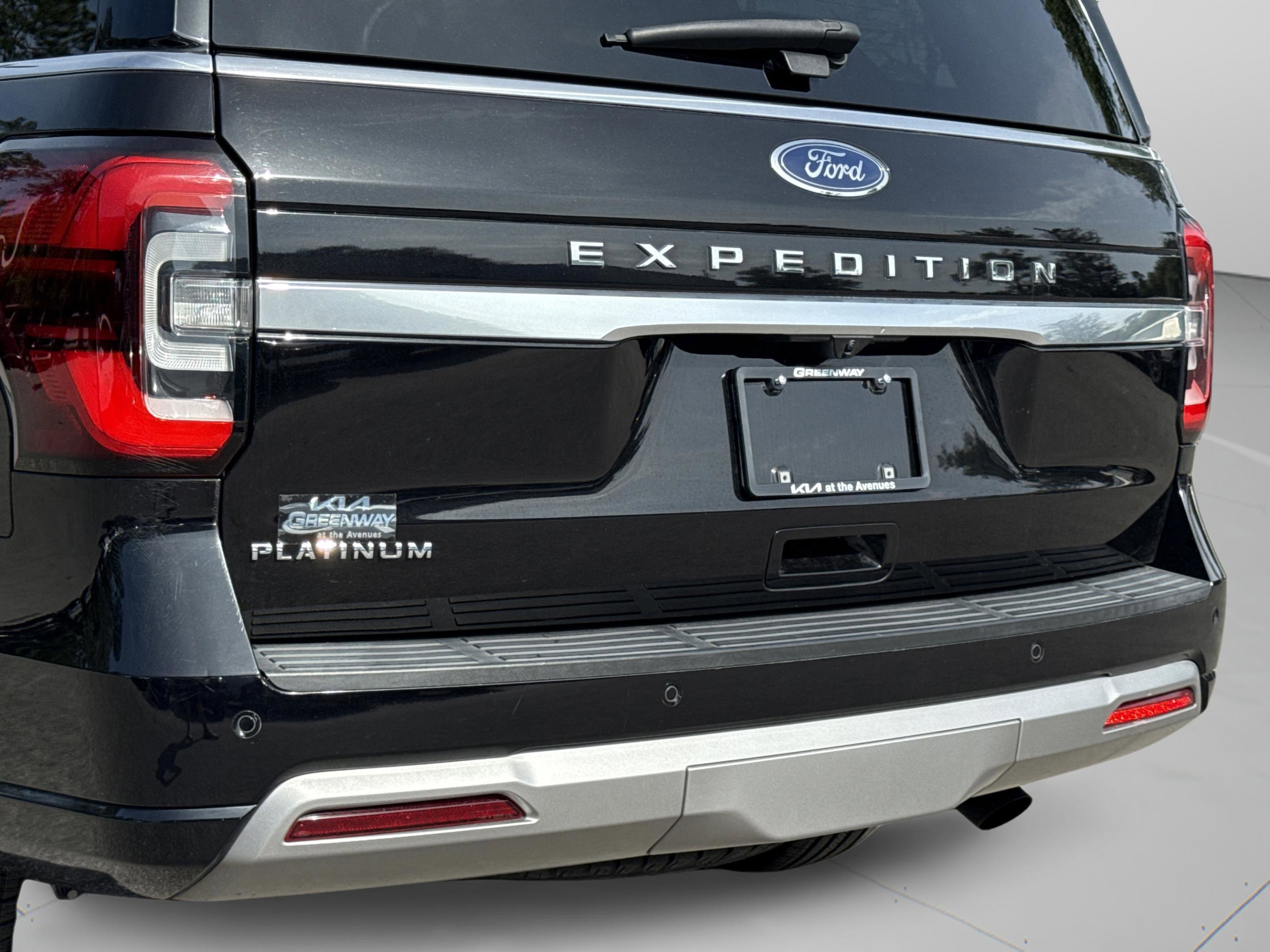 Used 2022 Black Metallic Ford Platinum image 36