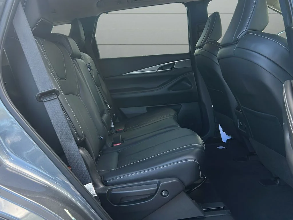 Used 2023 Gray INFINITI LUXE image 13